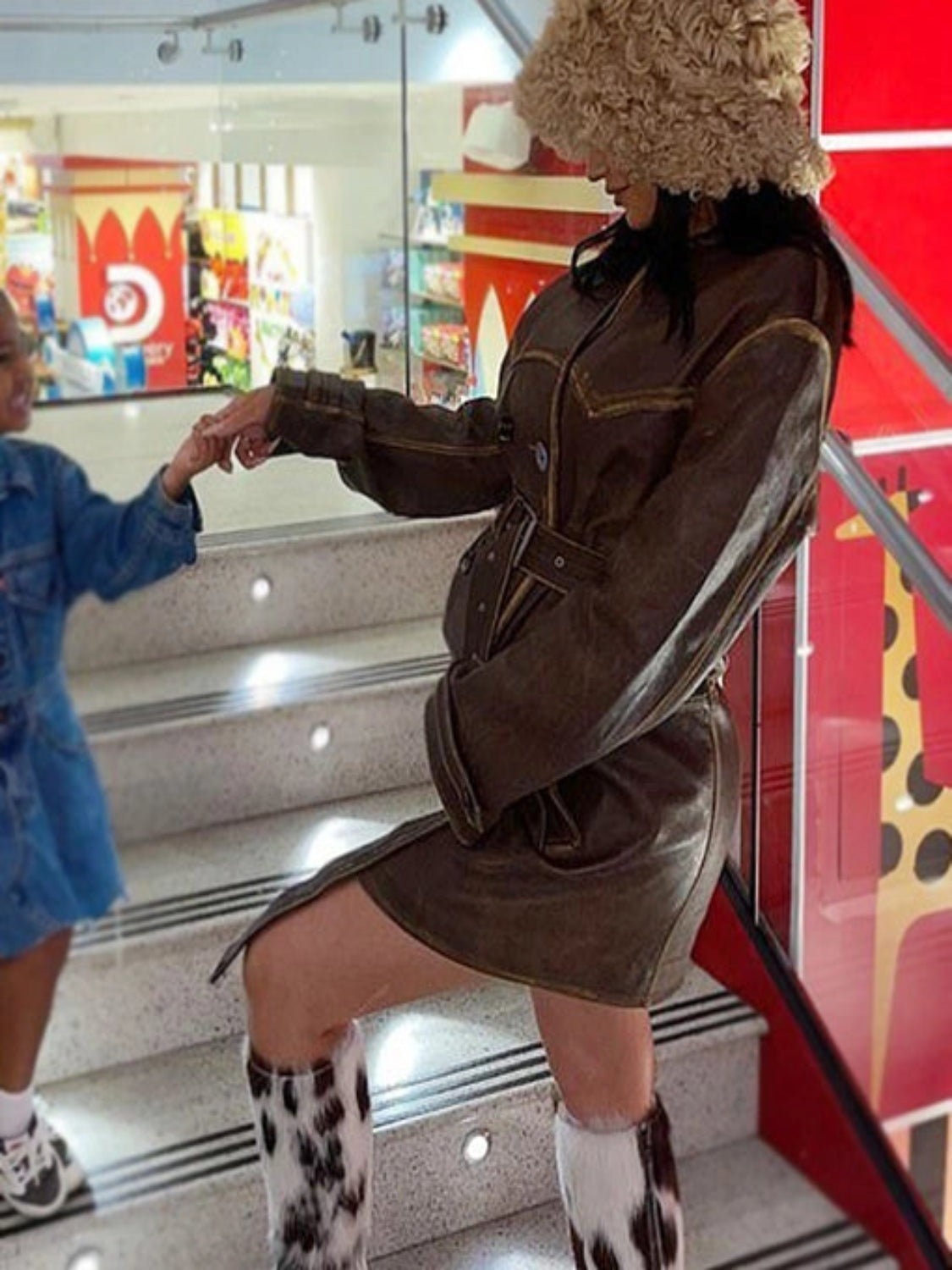 KylieJennerDistressedBrownLeatherCoat_1_1_1