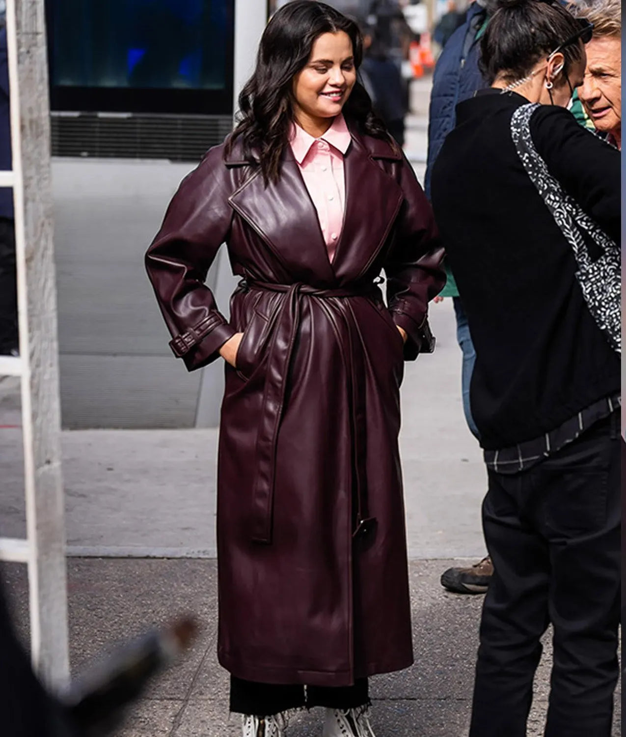 OnlyMurdersintheBuildingSelenaGomezBrownLeatherCoat_1