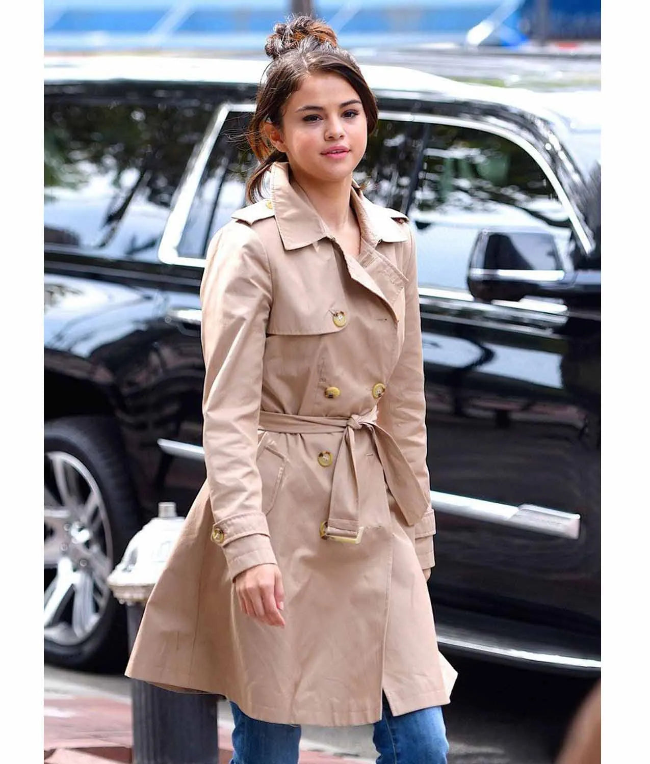 SelenaGomezARainyDayinNewYorkLongCoat_5