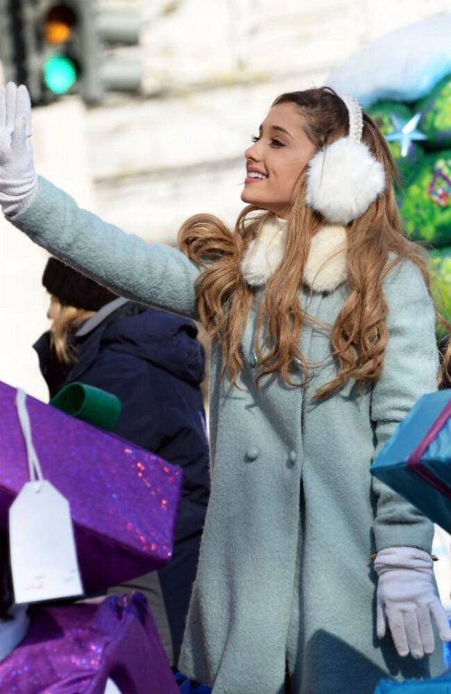 ArianaGrandeBlueTrenchCoat_1