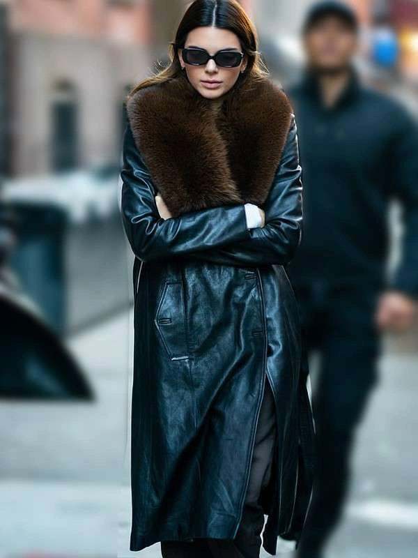 KendallJennerBlackTrenchLeatherFurCoat_1