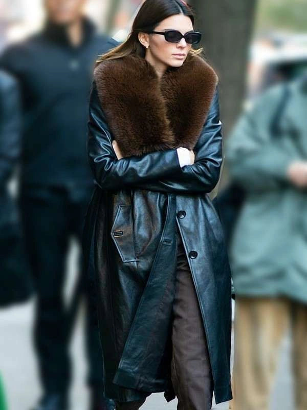 KendallJennerBlackTrenchLeatherFurCoat_2