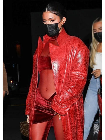 KylieJennerLARedTrenchCoat_1