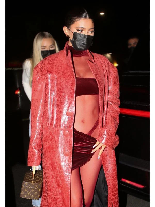 KylieJennerLARedTrenchCoat_2