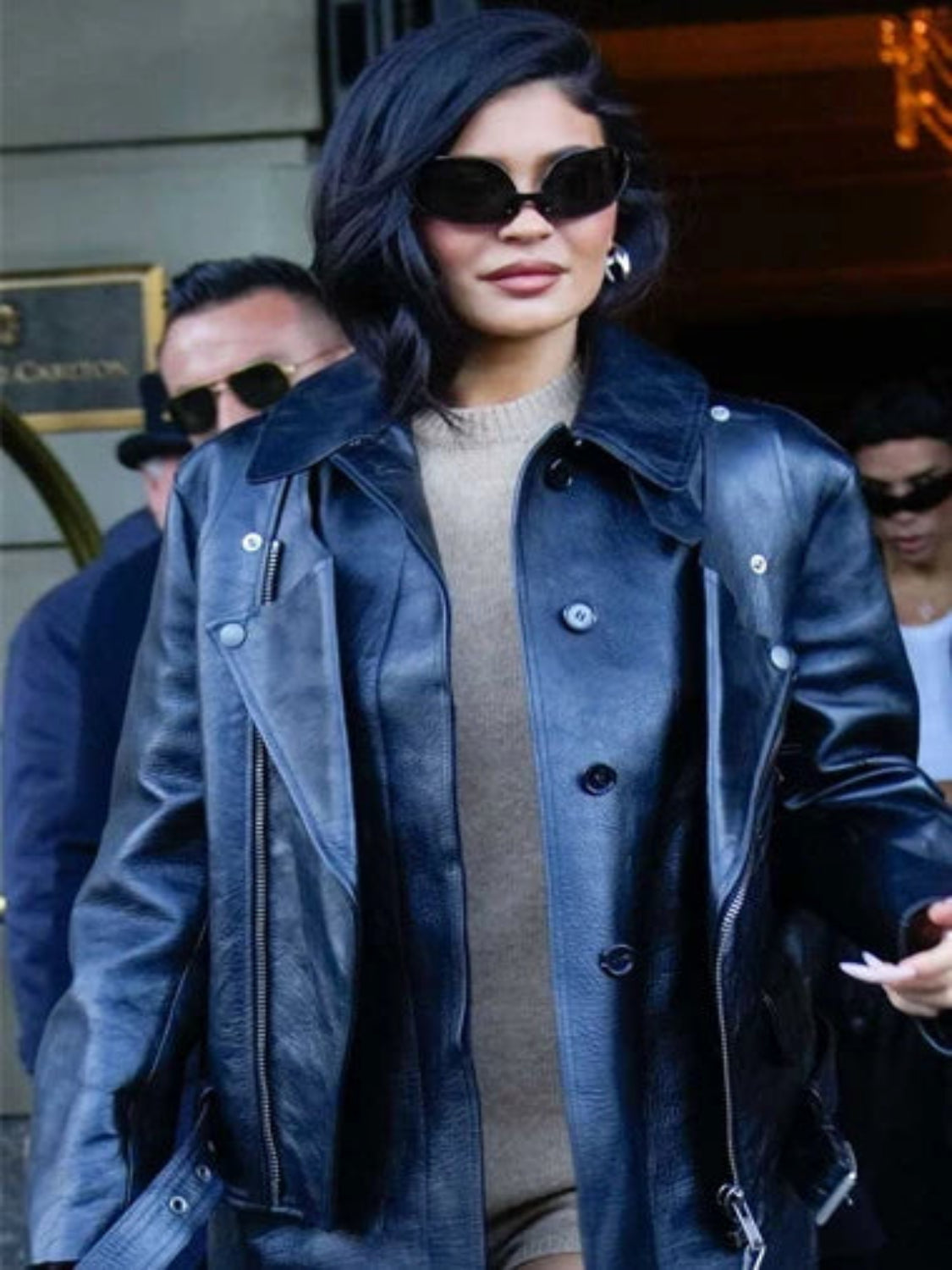 KylieJennerStreetStyleCasualBlackCoat