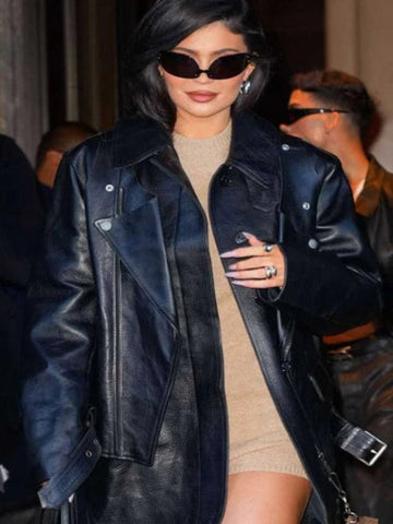 KylieJennerStreetStyleCasualBlackCoat_2