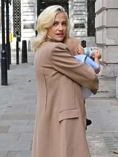 Pixie Lott 2025 Beige Long Coat
